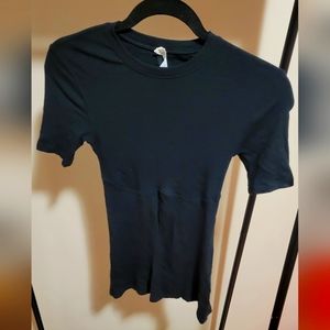 Size 6 Lululemon tee